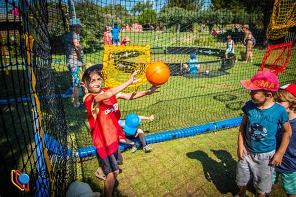 Homeball, multi-sports field for young and old