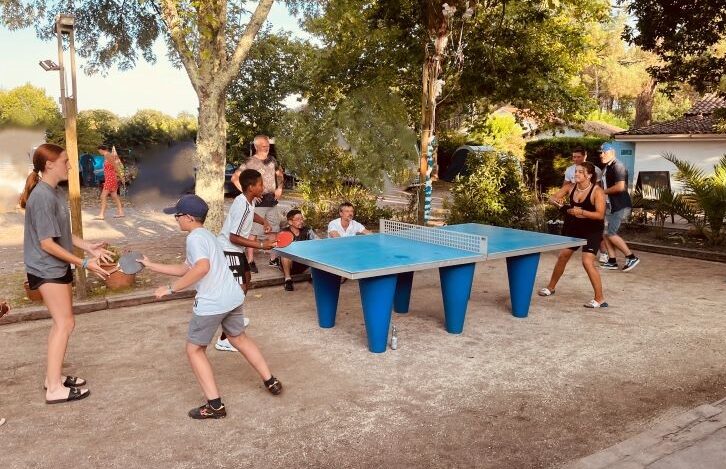 jeu ping pong convivial au coeur du camping