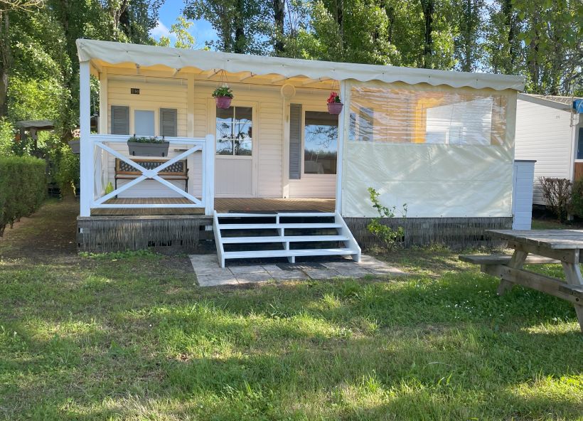 MOBIL HOME AU CALME AVEC VUE SUR LA CAMPAGNE